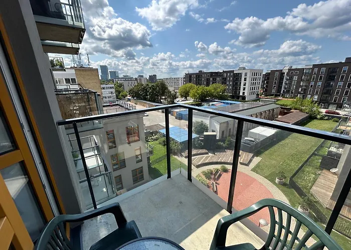 Butas Your - Stylish In Center, With Balcony & Self Check-in